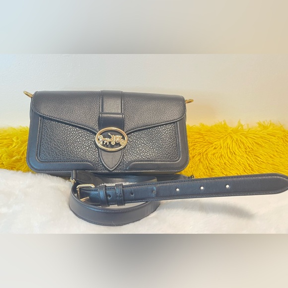 Coach Elegant Black Leather Women's Bag Crossbody - Picture 2 of 11